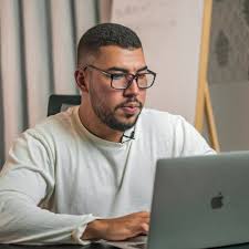 LABORATÓRIO DE INFLUENCER DE IA - Gabriel Morais